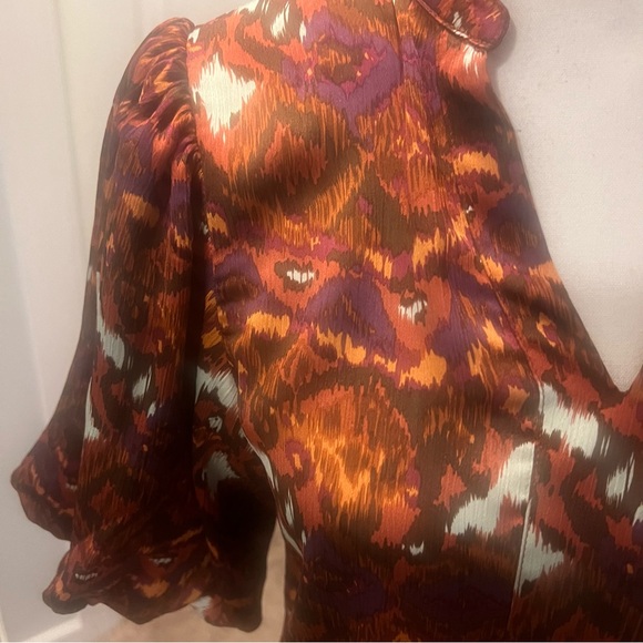 THML  
Nwt 
  
Abstract Blouse In Rust/Pink
Xsmall. - Picture 6 of 13